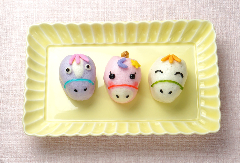 干支菓子がユニコーンに変身!?干支×ダジャレで6年目 新年の“初笑い”を届ける「ウマくいって ニコニコ~ん!」 12月28日より期間限定販売