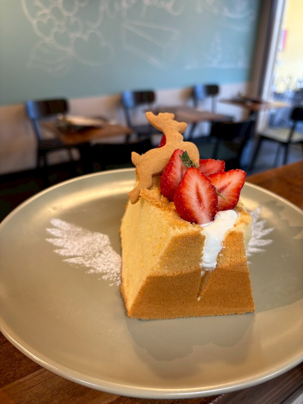 ＜ふわふわ食感×旬の果実＞オールデイダイニングAiko plus　 「天使のシフォンサンド イチゴ」を販売開始