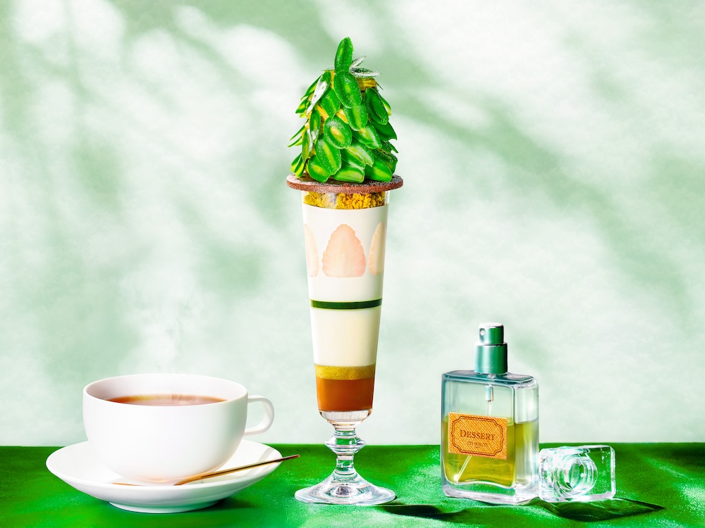 白苺と森フロマージュの「レイヤード・パフェ」イメージ