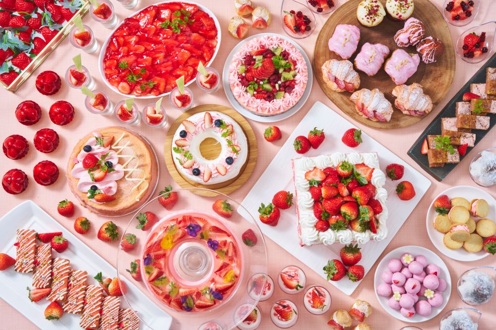 「ストロベリースイーツビュッフェ ～イチゴを堪能する4カ月～」税込み4,000円（サービス料含む）