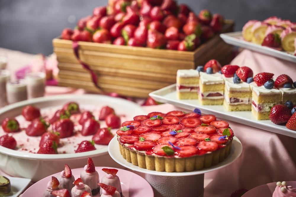 「スイーツビュッフェ」税込み7,500円(サービス料含む)