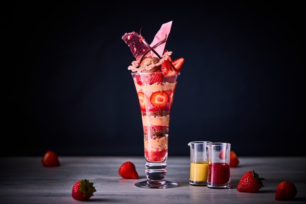 「苺とチョコレートのパフェ」イメージ