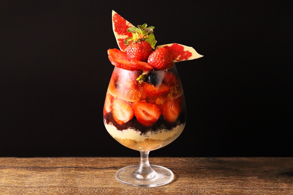 「1ダース"あまおう"のいちごパフェ」イメージ