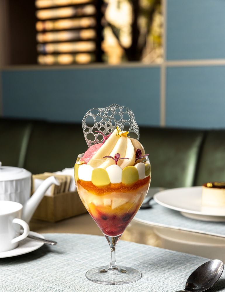 「洋梨 ミックスベリー アーモンドのパフェ」イメージ