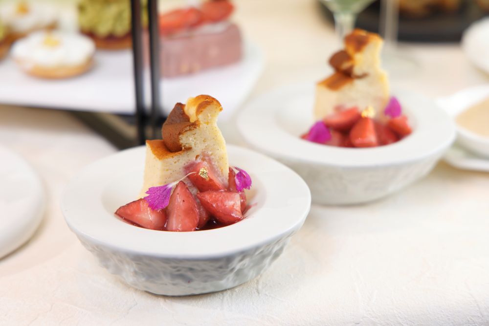 「ストロベリーアフタヌーンティー」平日・税込み8,800円、土日祝日・税込み9,600円（いずれもサービス料含む）