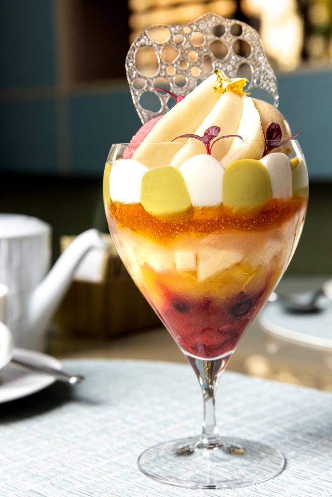 「洋梨 ミックスベリー アーモンドのパフェ」イメージ