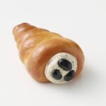 「GODIVA Bakery ゴディパン 京都四条店」限定「コロネ(黒豆と抹茶)」税込み486円