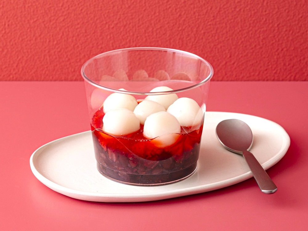 「船橋屋 こよみ」の「苺の白玉しるこ プレミアム」1個・税込み670円