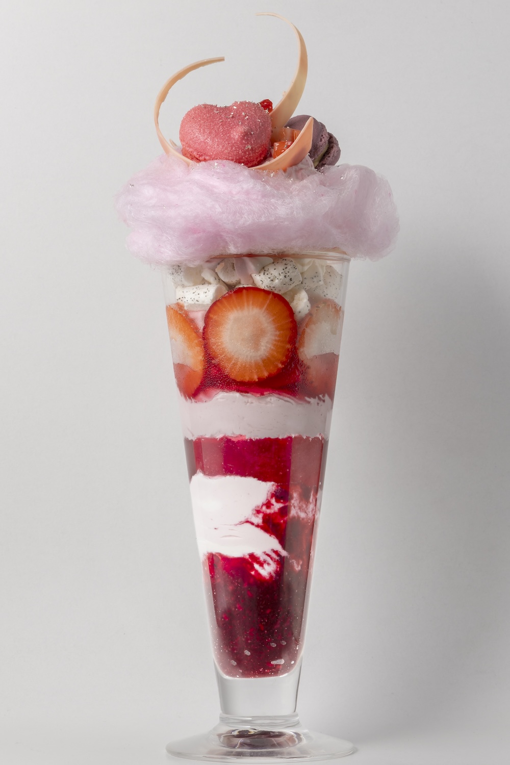 1月27日に提供される「パティスリー ケール」の近鉄本店限定「Berry Enjoy Parfait（ベリーエンジョイパフェ）」2,500円