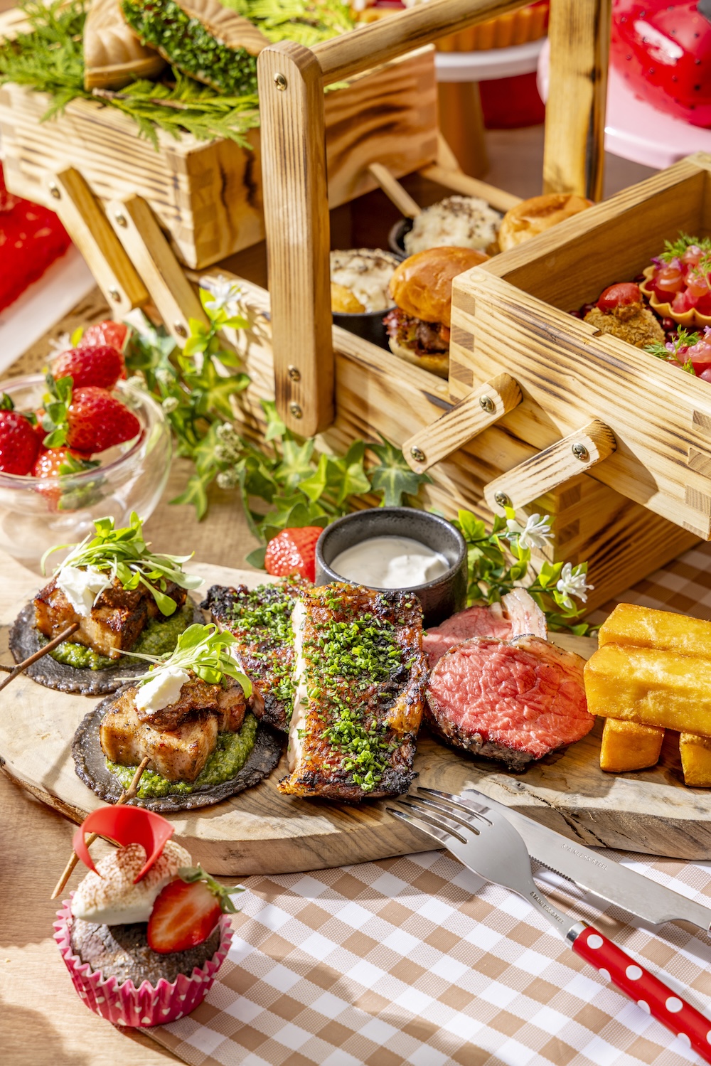 「ミートアフタヌーンティーwithストロベリースイーツビュッフェ」イメージ