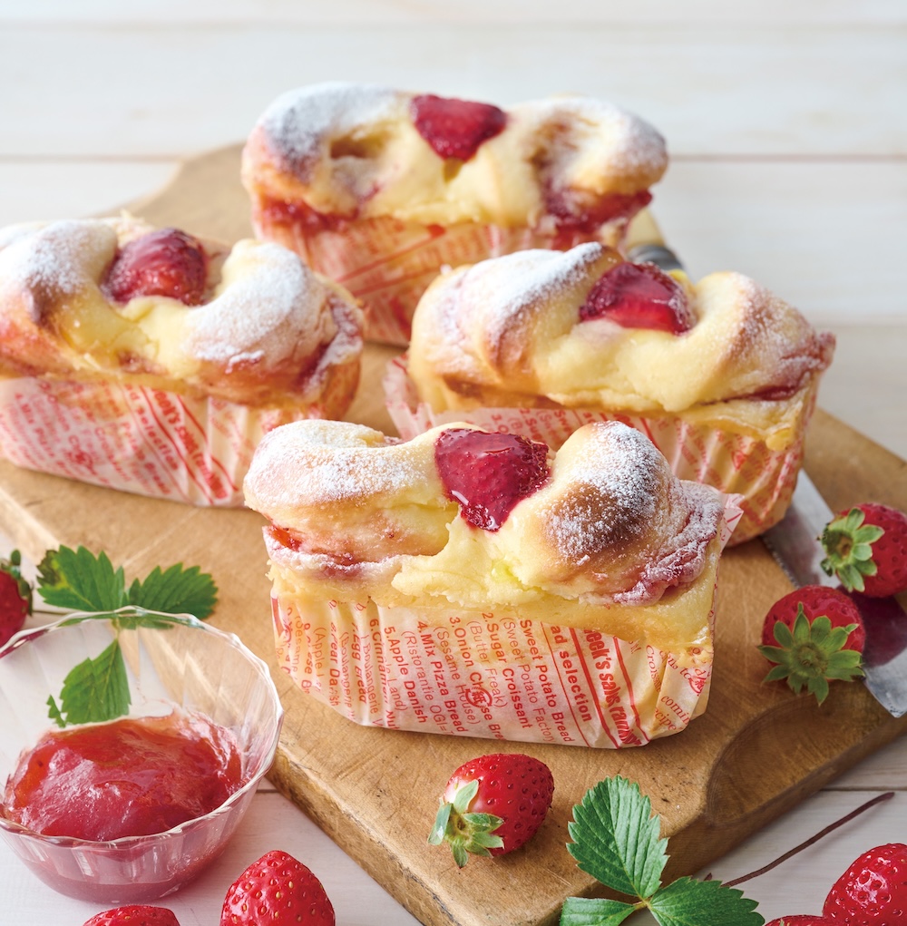 12月26日～2026年3月4日に販売されるベイカリー店舗限定「ベイクドフロマージュ ストロベリー」税込み389円