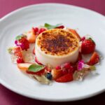 「クリームチーズのシブースト ~苺とともに~」税込み3,500円(サービス料含む)