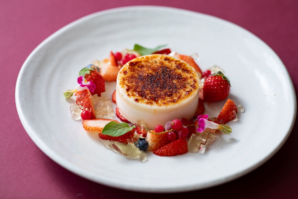 「クリームチーズのシブースト ～苺とともに～」税込み3,500円（サービス料含む）