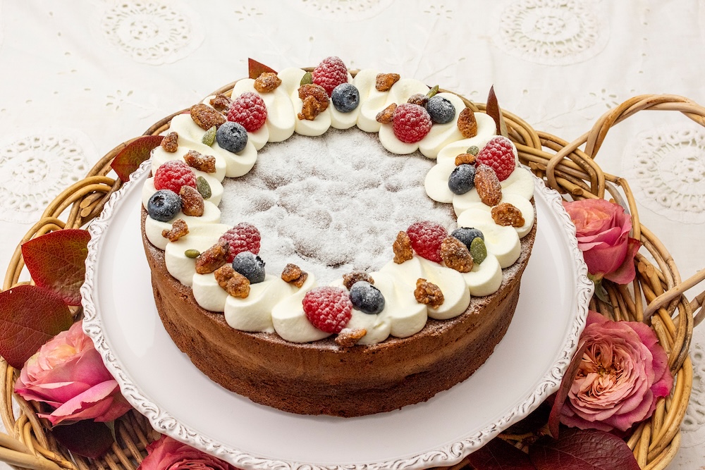 「クリスマスクラシックショコラ」ピース・税込み928円、ホール・税込み4,536円〜