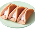 発売中の「セブンプレミアム いちごミルクオムレット3個入」税込み159円(東北、関東、甲信越、北陸、東海、近畿、中国、四国、福岡県で発売)