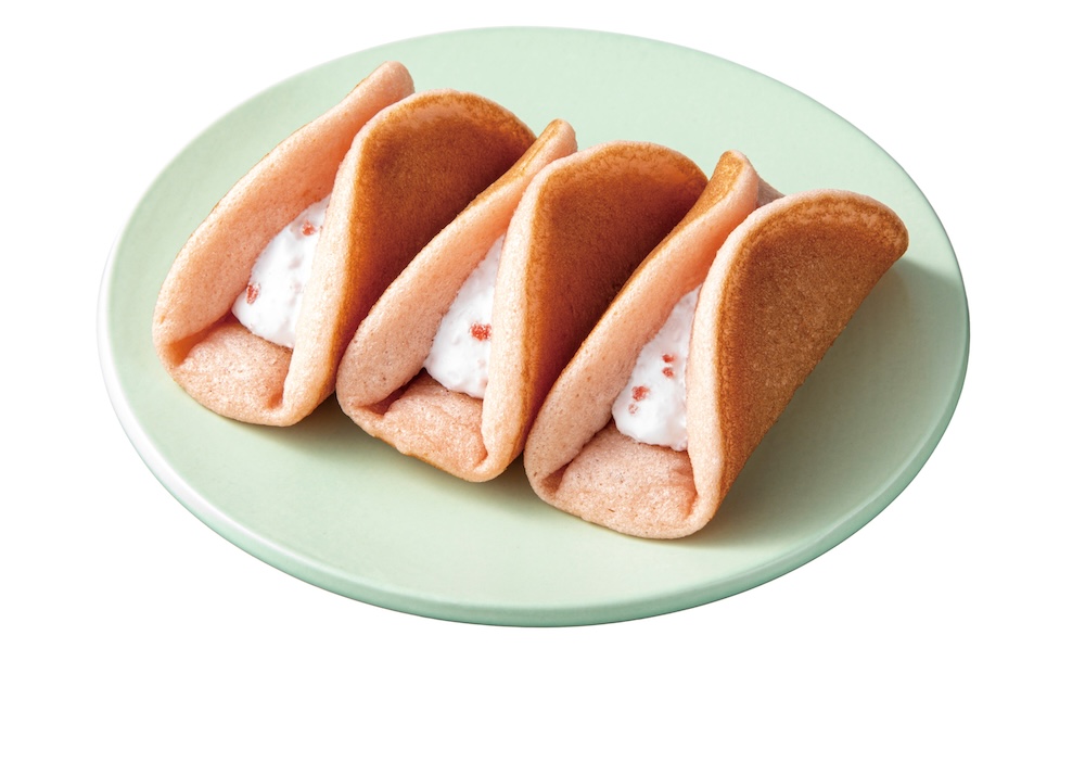 発売中の「セブンプレミアム いちごミルクオムレット3個入」税込み159円（東北、関東、甲信越、北陸、東海、近畿、中国、四国、福岡県で発売）