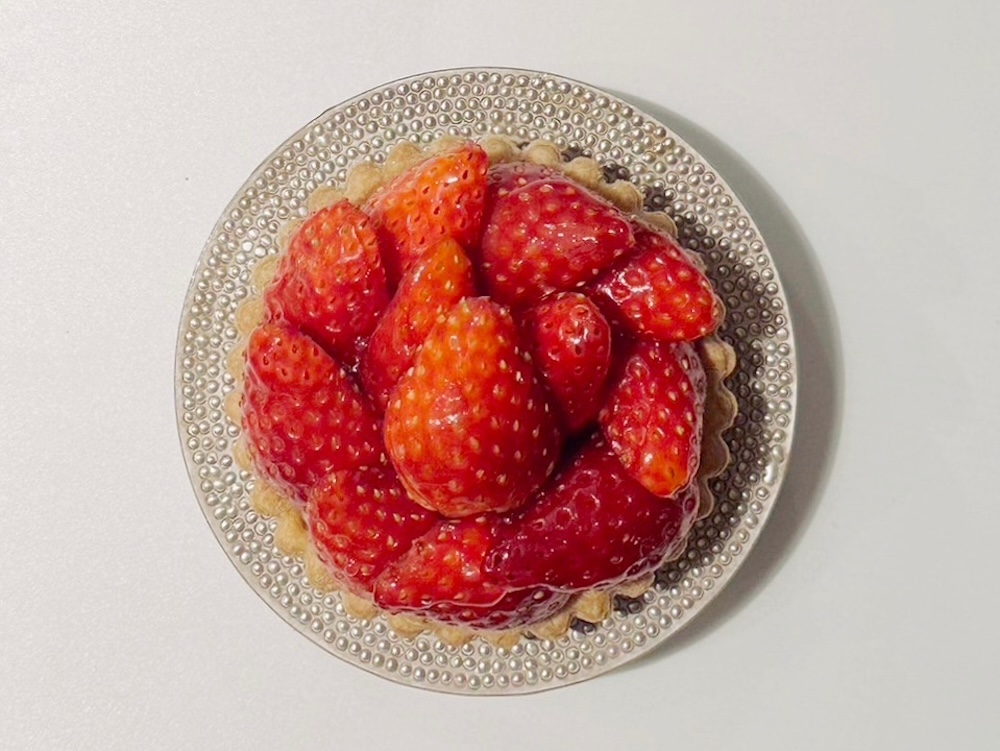 「アム ストラム グラム ノボリクダリ（AM STRAM GRAM nobolyquedaly）」の「イチゴのタルト」ホール・税込み1,950円