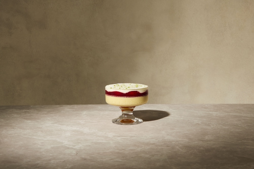 名古屋栄カフェ限定「プリン・ア・ラ・モード シーズナル ストロベリー」税込み990円