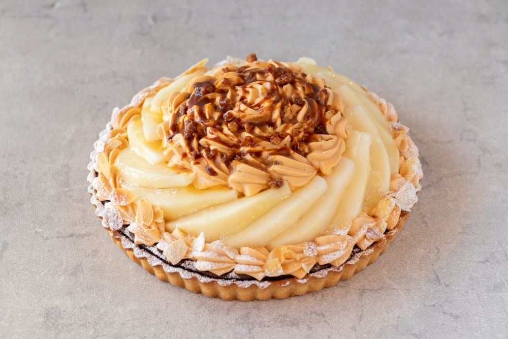 「ルレクチェとバナナの塩キャラメルタルト」イメージ