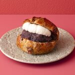 「THE STANDARD BAKERS TOKYO」のグランスタ限定「3種のフルーツと練乳あんこ」テイクアウト・税込み390円、イートイン・税込み398円