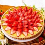 「宮城県山元町 山元いちご農園の“にこにこベリー”とピスタチオカスタードのタルト」ホール・税込み12,960円