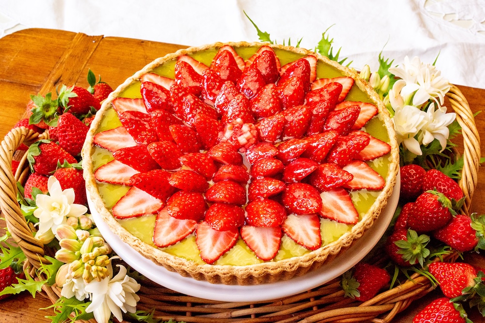 「宮城県山元町 山元いちご農園の“にこにこベリー”とピスタチオカスタードのタルト」ホール・税込み12,960円