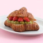 「ブーランジェリー ブルディガラ」にて販売する「あまりんと抹茶のクロワッサンサンド」税込み799円