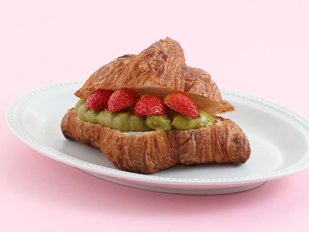 「ブーランジェリー ブルディガラ」にて販売する「あまりんと抹茶のクロワッサンサンド」税込み799円