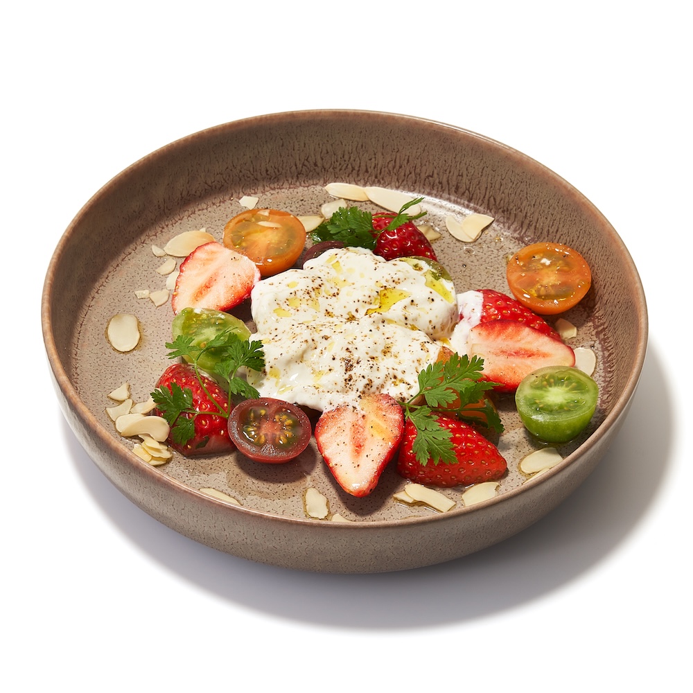 「tavern on S〈es〉」の「とちあいかとカラフルトマト、ストラッチャテッラのカプレーゼ」税込み1,760円