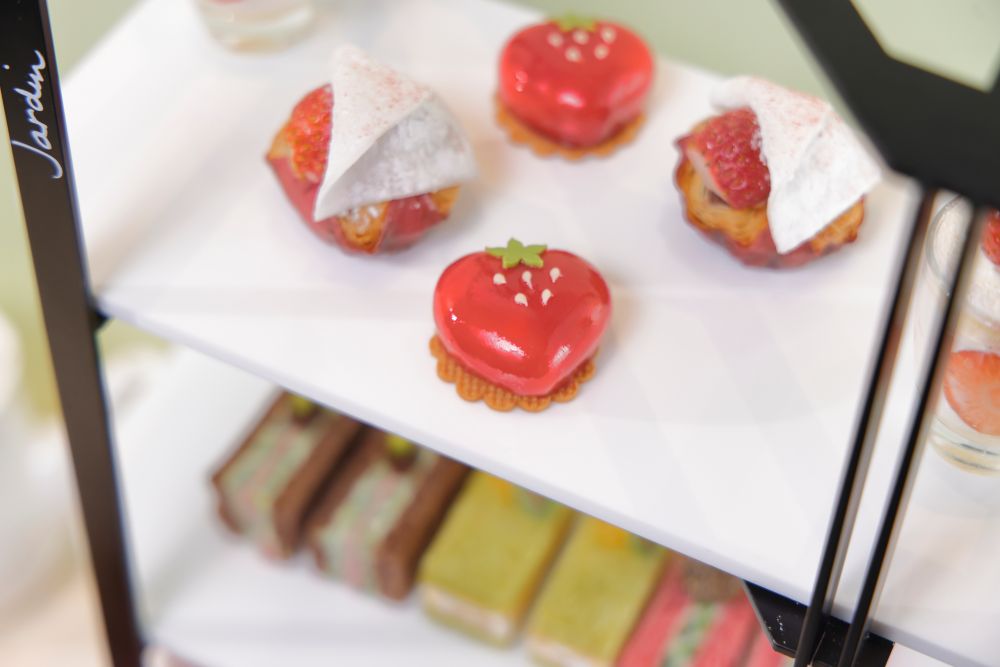 「ストロベリーアフタヌーンティー」平日・税込み8,800円、土日祝日・税込み9,600円（いずれもサービス料含む）