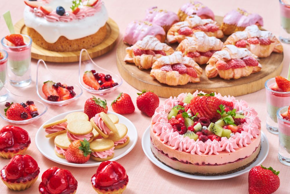 「ストロベリースイーツビュッフェ ～イチゴを堪能する4カ月～」税込み4,000円（サービス料含む）