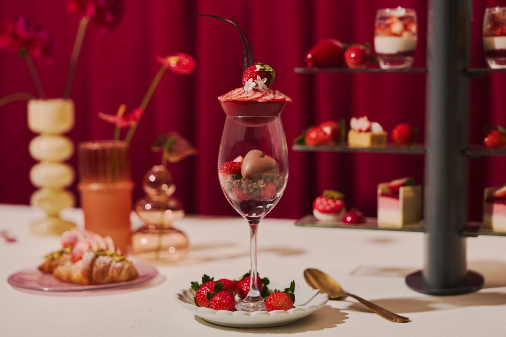 2026年1月9日～2月23日に展開する「ストロベリー・パルフェ・アフタヌーンティー」イメージ
