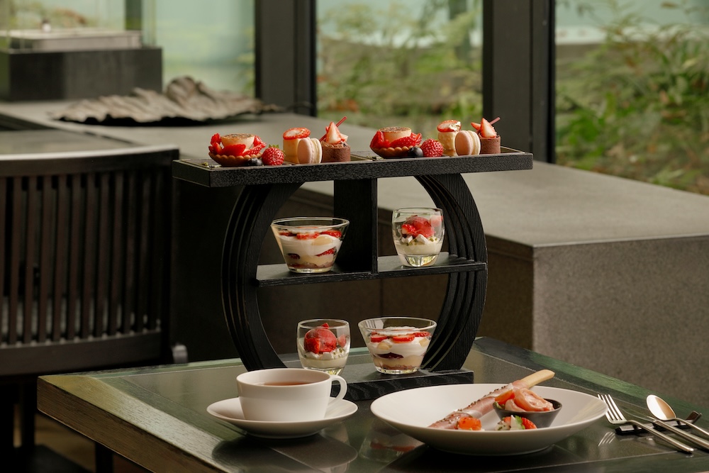 「ザ・カフェ by アマン」の「ストロベリー フォレ デセール」税込み5,440円（サービス料含む）