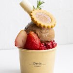 1月18日に提供される「デビン」の近鉄本店限定「フレッシュカカオとベリーのジェラートパフェ」税込み1,404円