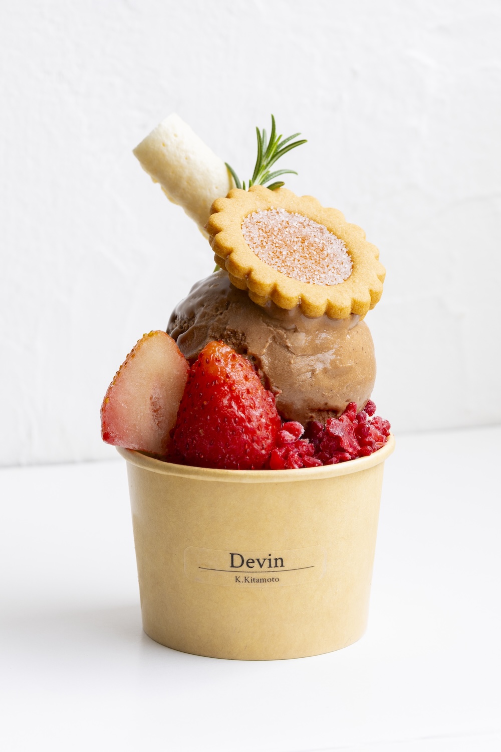 1月18日に提供される「デビン」の近鉄本店限定「フレッシュカカオとベリーのジェラートパフェ」税込み1,404円