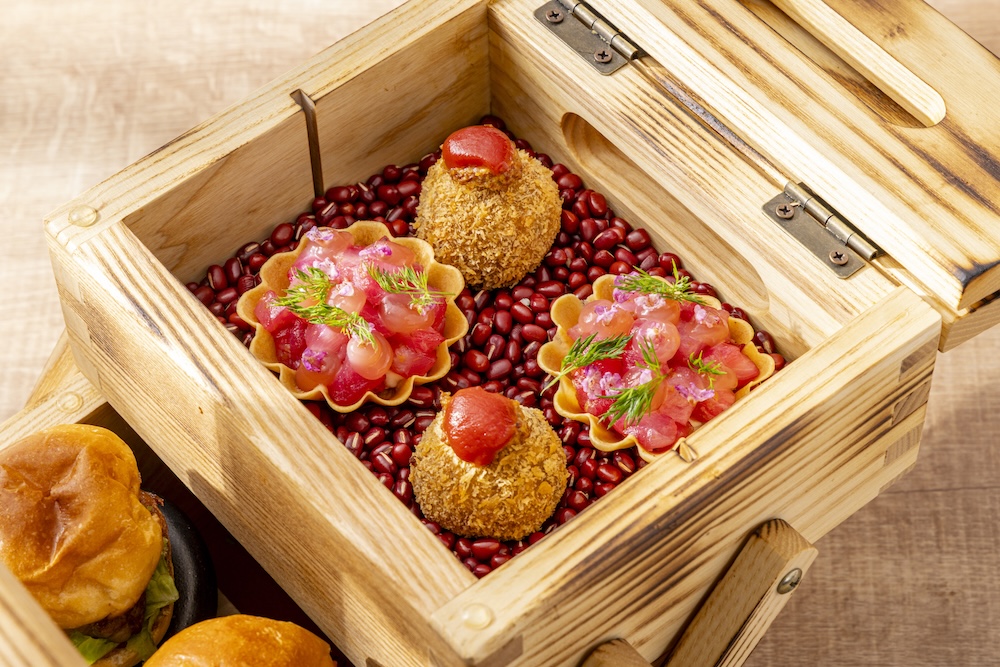 「ミートアフタヌーンティーwithストロベリースイーツビュッフェ」イメージ