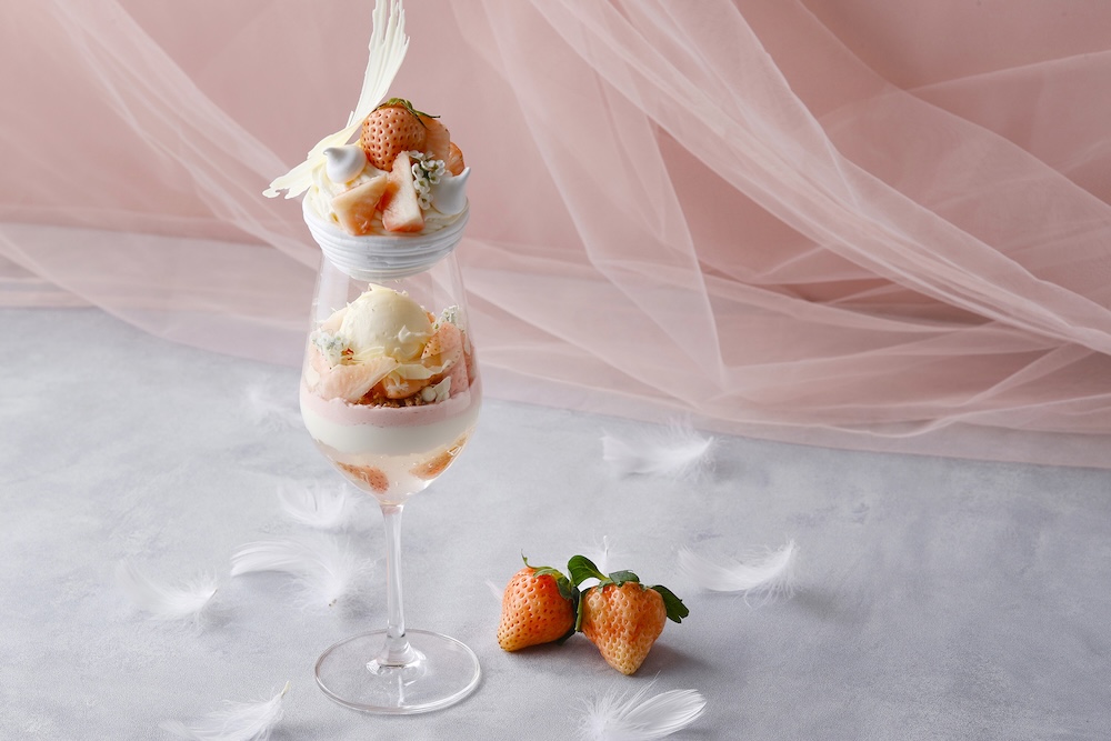 「白いちごのホワイトパフェ」イメージ