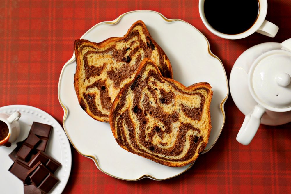 「ねこねこ食パン ショコラキャラメル」1本・税込み880円