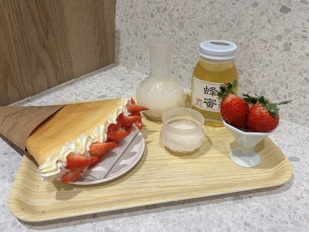 「高槻産地酒の酒粕クリームとストロベリーハニー」イメージ