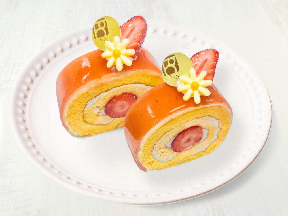 「パティスリーレコロレ」にて販売する「あまりんmochiロール」税込み698円