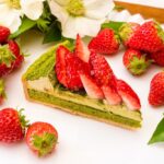 12月1日〜2026年1月19日に販売中の「抹茶とイチゴのタルト」ピース・税込み1,090円