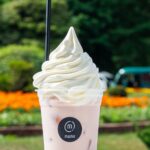 「自然素材の菓子工房 ましゅれ」の「あいぱく」コラボレーションメニュー「苺スムージーソフト」税込み1,200円