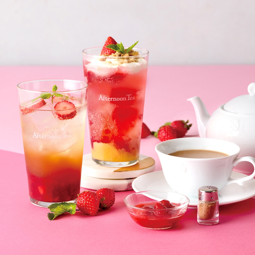 左から「フルーツエードティー ストロベリースパークリング」税込み1,100円、「ストロベリーハイビスカスのチーズクリームティー」税込み1,200円、「ストロベリーチャイ」税込み1,000円