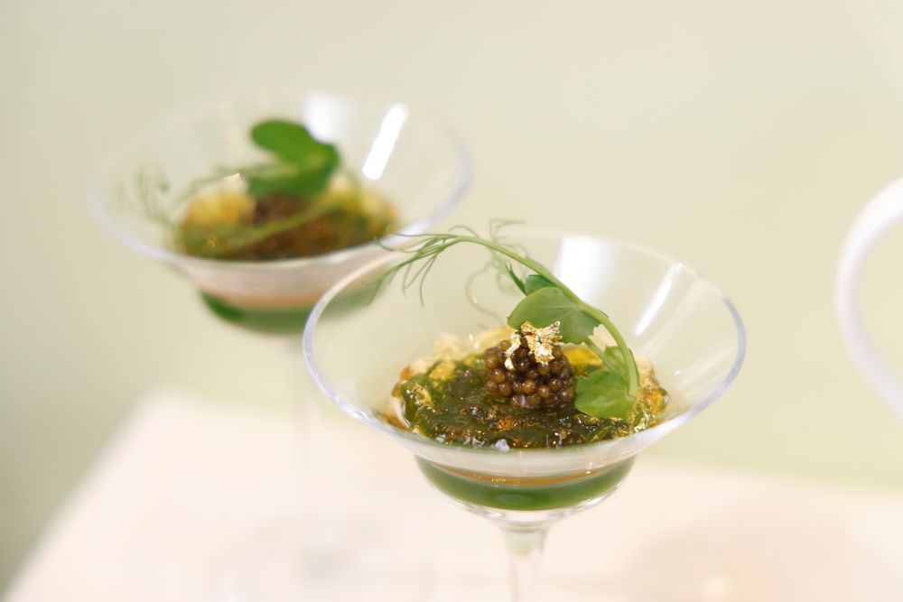 「ストロベリーアフタヌーンティー」平日・税込み8,800円、土日祝日・税込み9,600円（いずれもサービス料含む）