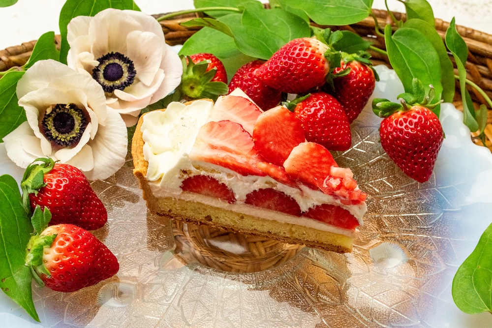 「輪花型 福岡うるう農園産 “あまおう”のフリルクリームのタルト」ピース・税込み1,393円