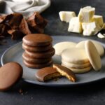 2026年3月下旬まで販売中の「御用邸ショコラチーズクッキー」2枚入り・税込み400円