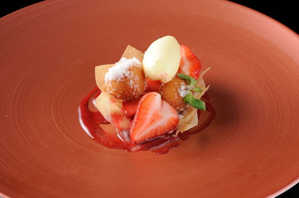 ストロベリーアフタヌーンティー「“Rouge”et“Rouge”」イメージ