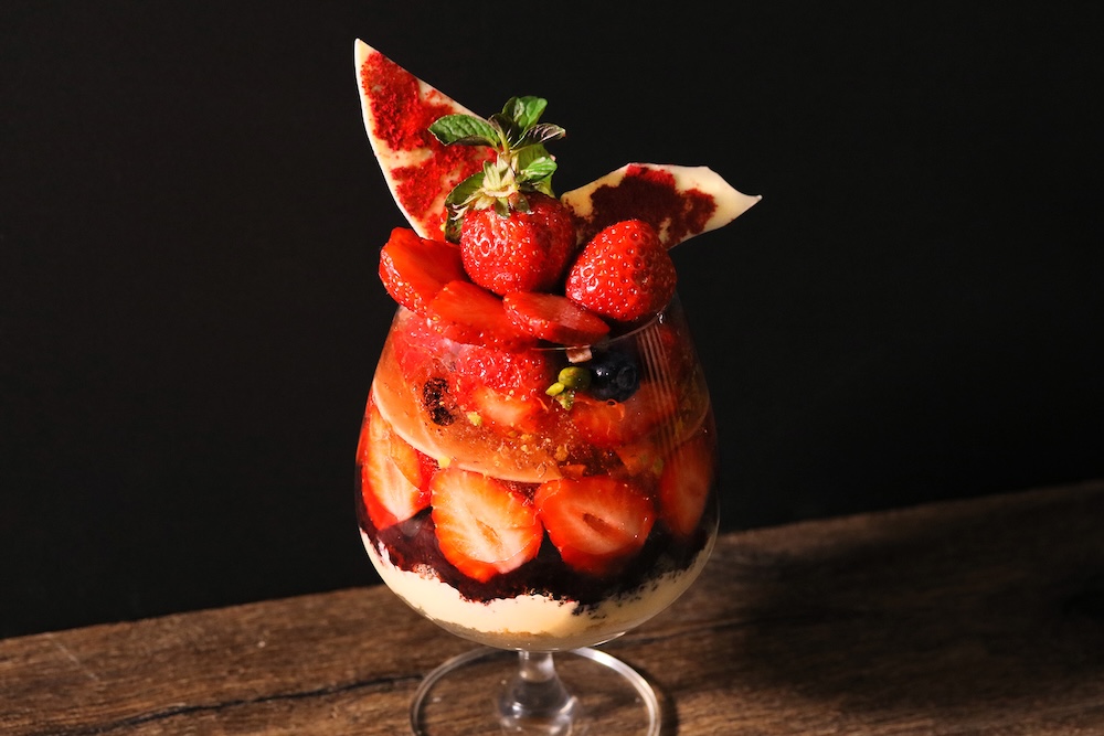 「1ダース"あまおう"のいちごパフェ」イメージ