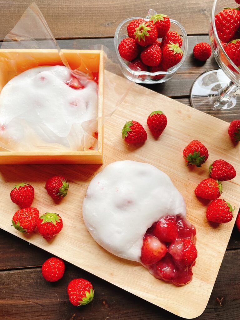 「ごろごろ生いちごミルク爆弾大福」650円