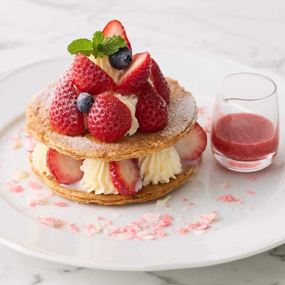 3店舗限定「苺づくしのミルフィーユ」紅茶付き・税込み2,600円